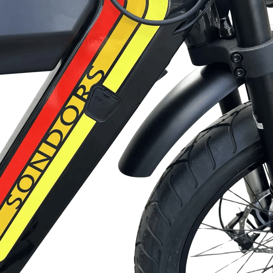 AB Bikes Electric Mountain Bike SONDORS MadMods in black – charging port view