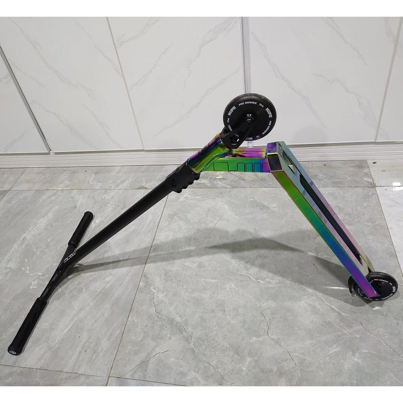 AB Bikes Scooter Hipe L20 in neochrome – support view