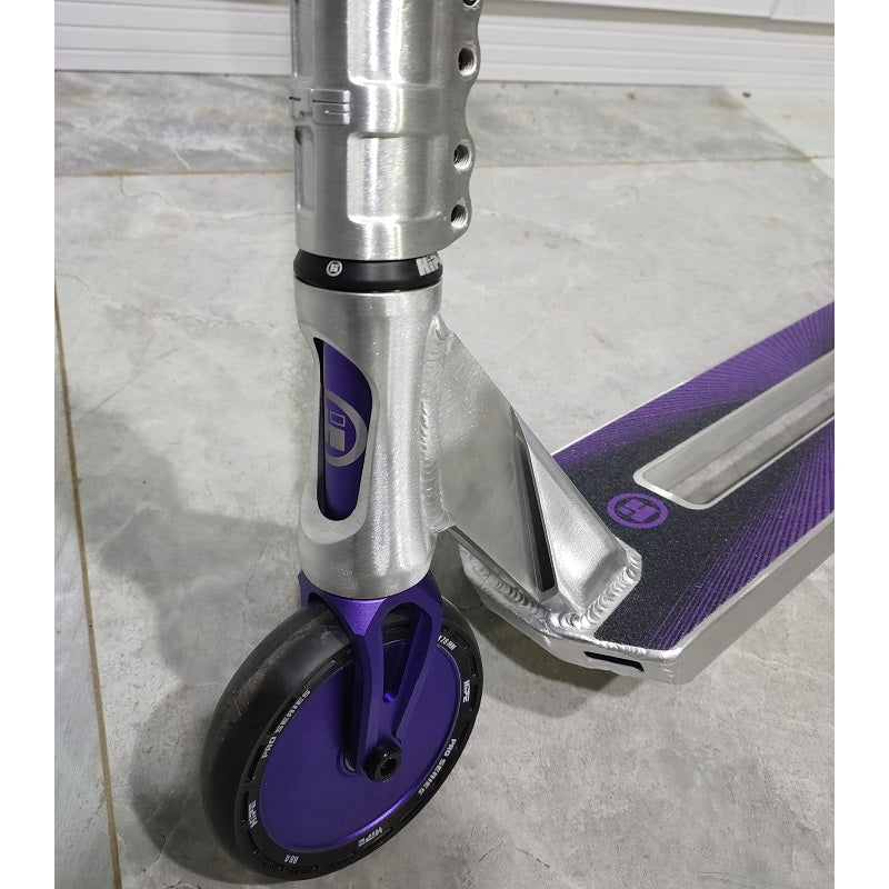 AB Bikes Scooter H9 in purple – front wheel view