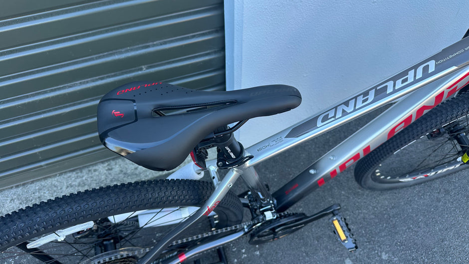 AB Bikes Mountain Bike UPLAND in silver black – bike seat view