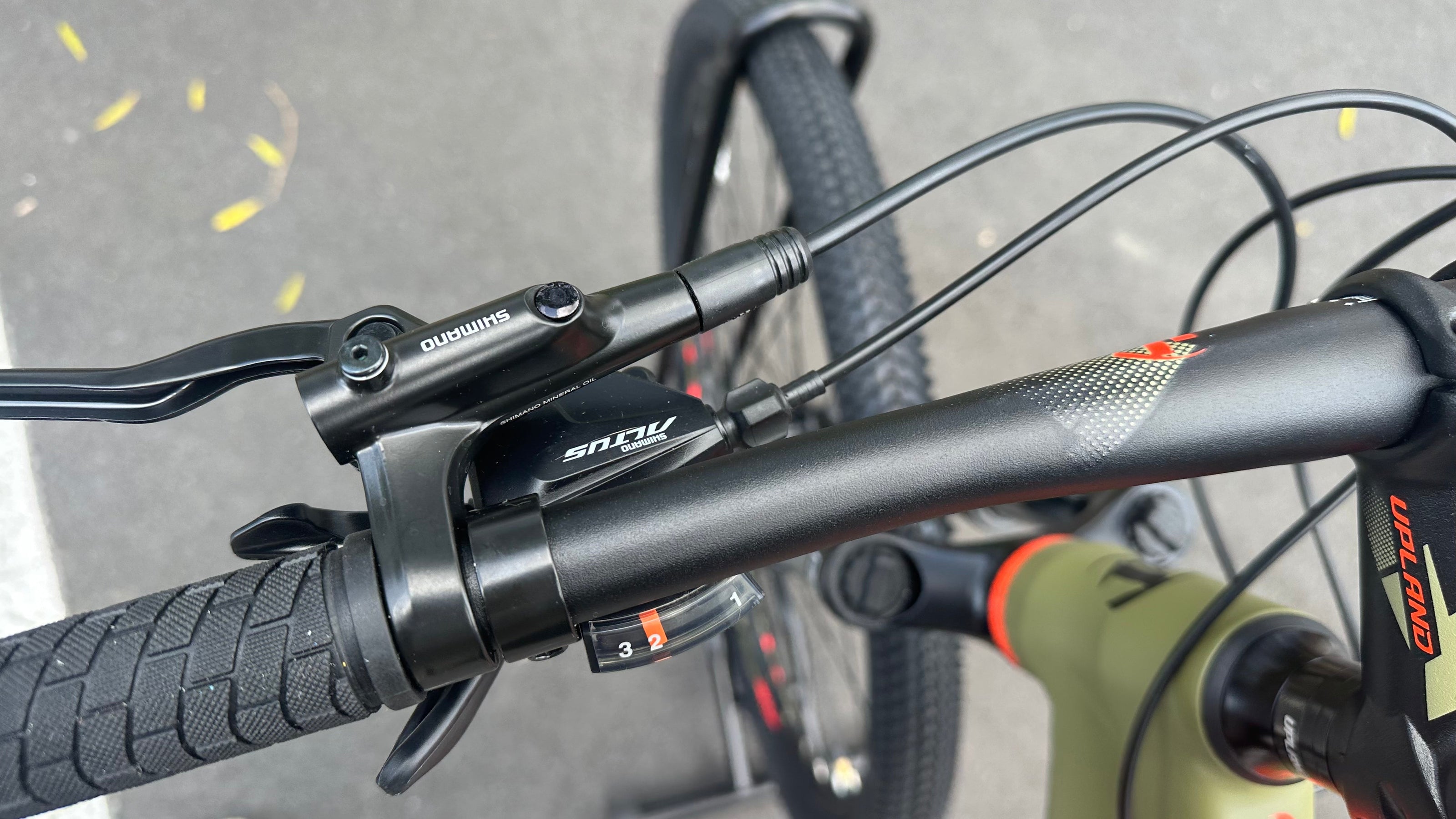 AB Bikes Mountain Bike UPLAND Vanguard in green – left handbar view