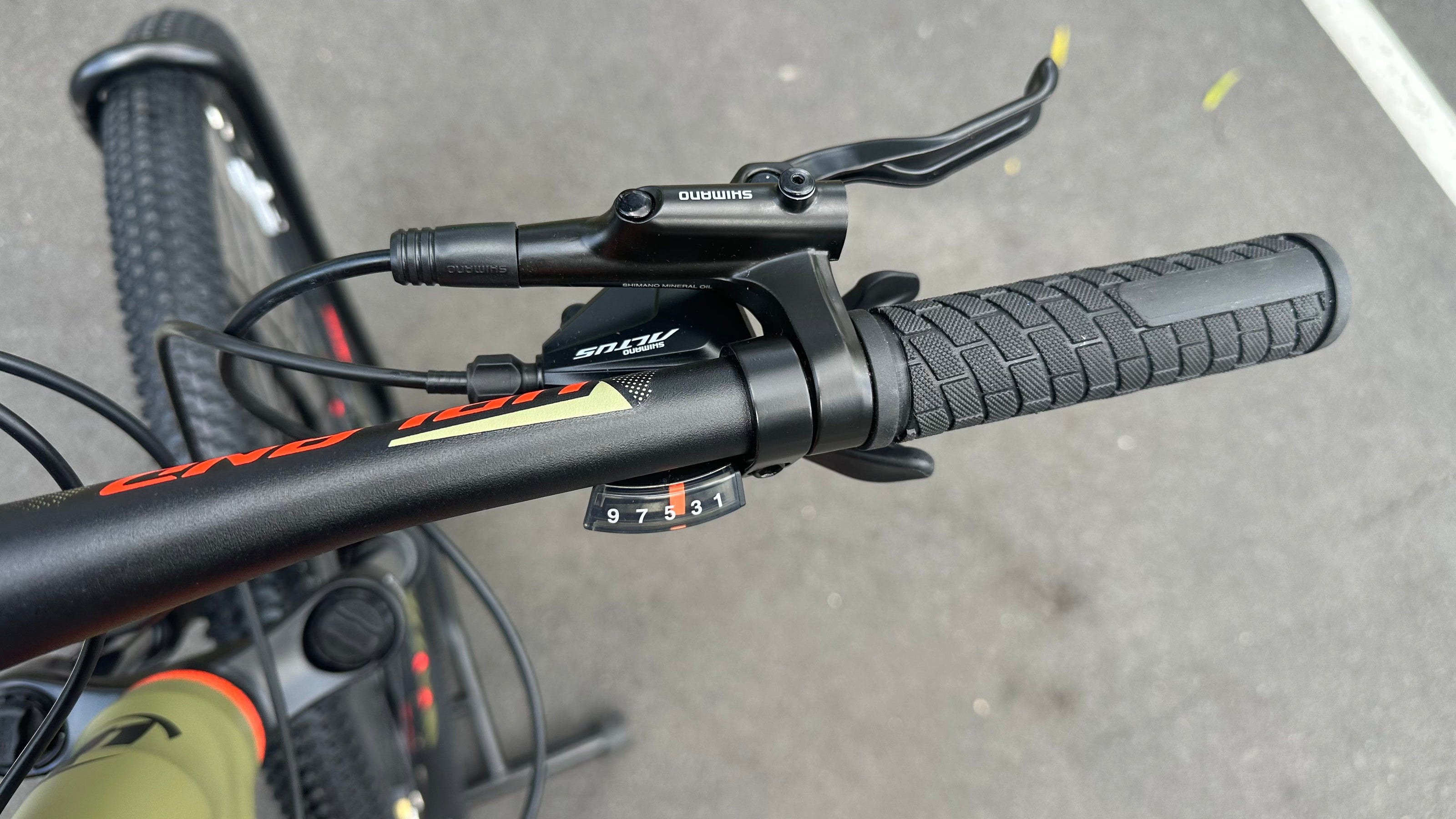 AB Bikes Mountain Bike UPLAND Vanguard in green – right handbar view