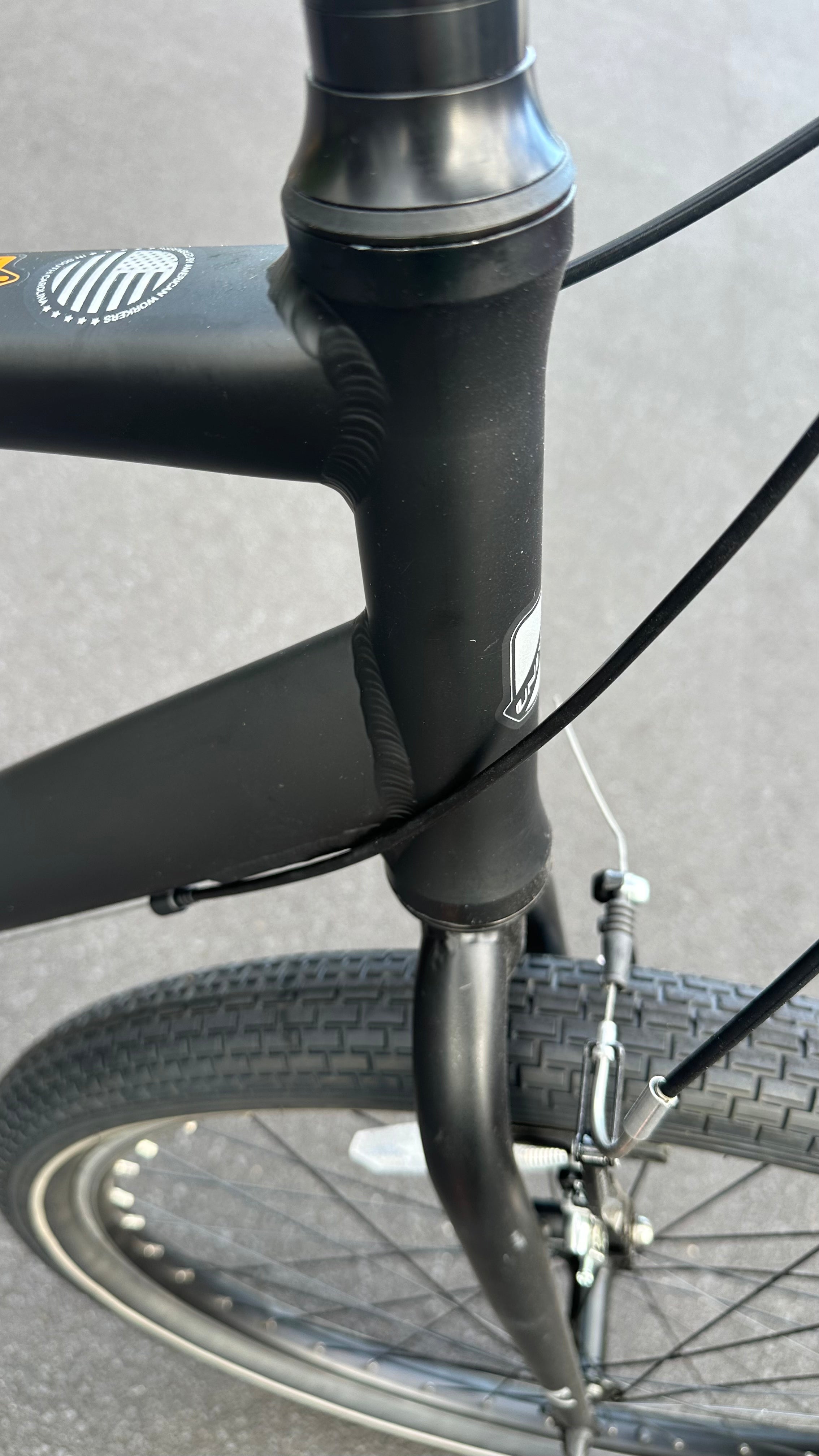 AB Bikes Road/City Bike Univega Weekend Escape 1.0 in black – head tube view